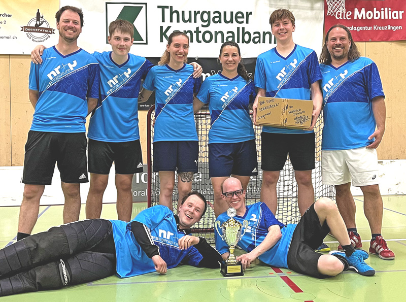 Teamfoto der Gewinner des Unihockey Plausch Dorfcups Tägerwilen 2025